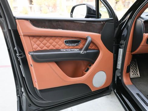 Used 2019 Bentley Bentayga image 14