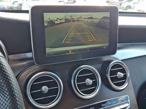 Used 2019 Mercedes-Benz GLC 300 4MATIC image 17