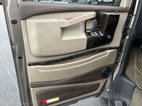 Used 2020 GMC Savana 2500 Extended w/ Enhanced Convenience Package image 25