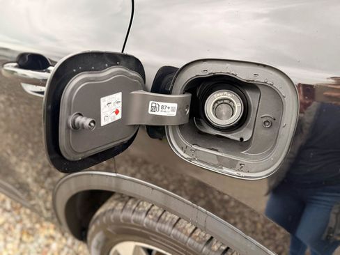 Used 2025 Ford Escape Platinum AWD/4WD image 14