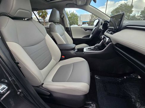 Used 2025 Toyota RAV4 XLE Premium image 11