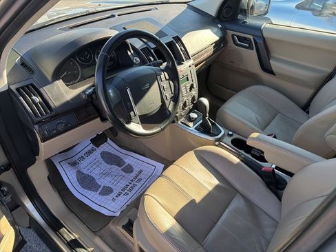 Used 2011 Land Rover LR2 HSE image 11