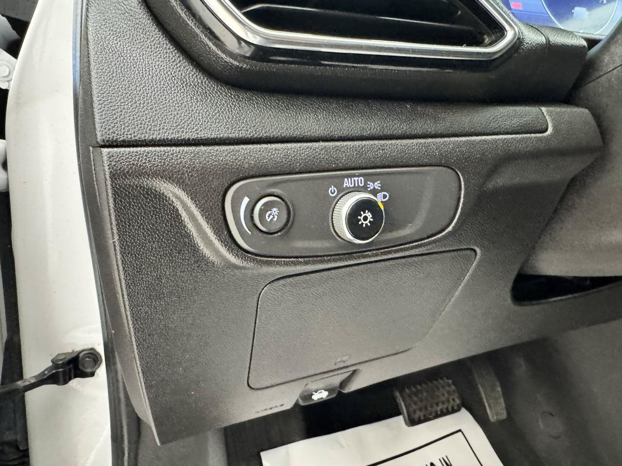 Used 2023 Chevrolet Bolt EUV LT FWD image 13