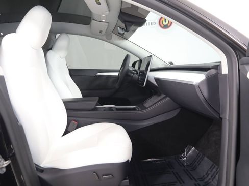 Used 2025 Tesla Model Y Long Range image 14