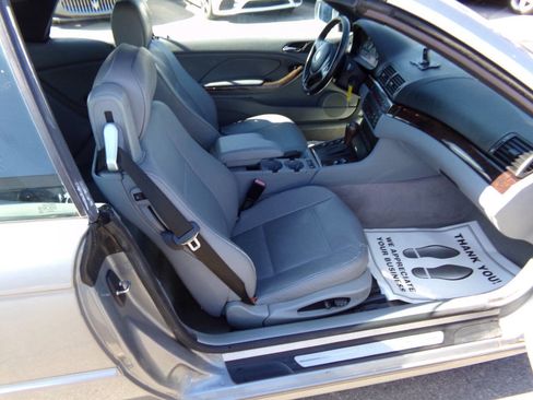 Used 2004 BMW 325Ci Convertible image 12