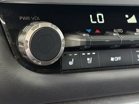 Used 2025 Toyota Tundra Platinum AWD/4WD image 19