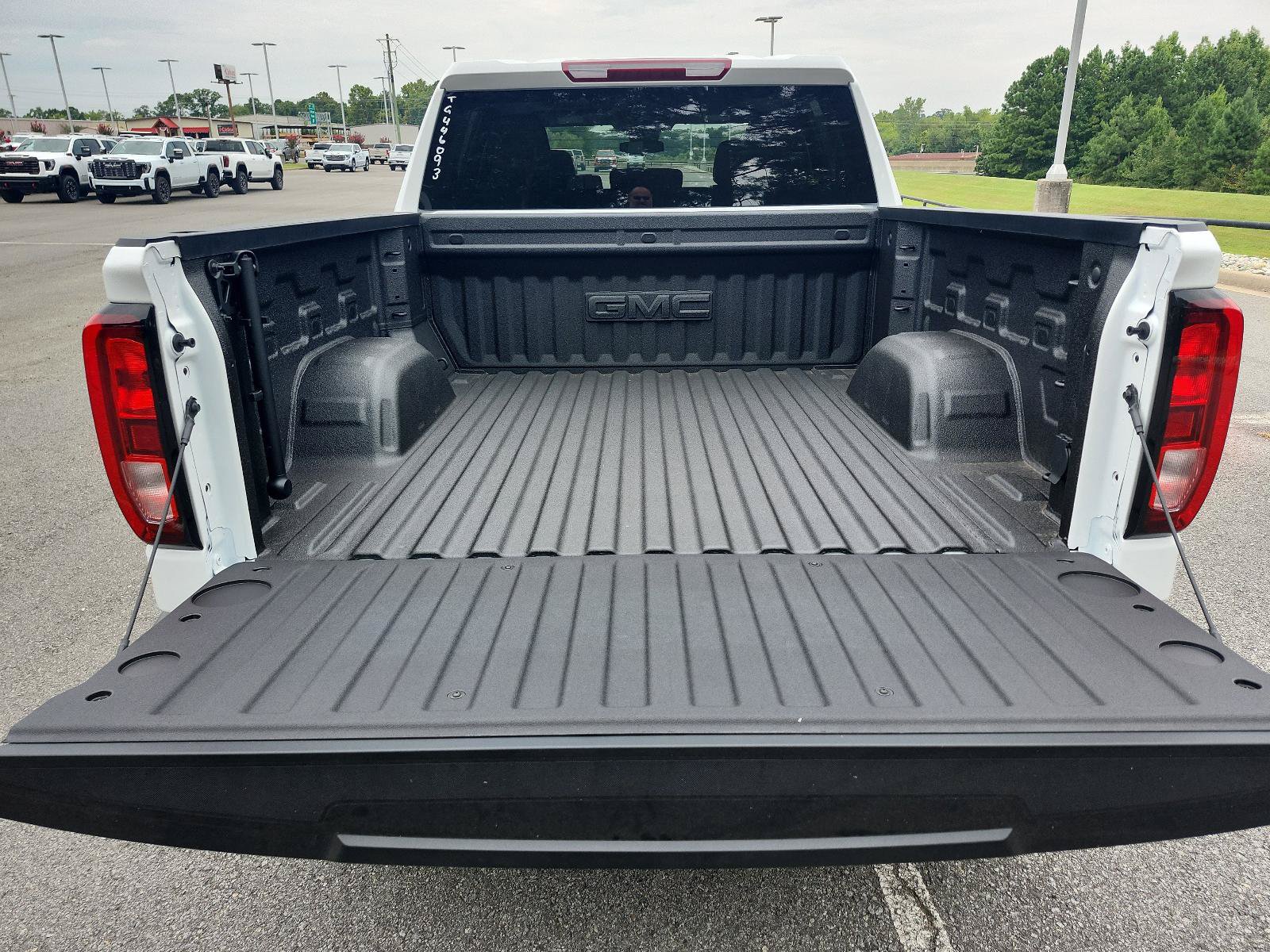 New 2026 GMC Sierra 1500 SLE AWD/4WD image 9