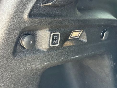 Used 2023 Jeep Grand Cherokee L Limited w/ Black Appearance Package image 28