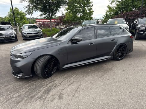 Used 2025 BMW M5 Touring AWD/4WD image 3