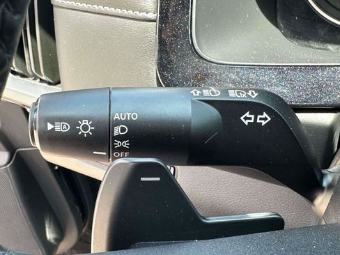 Used 2023 Nissan Pathfinder SL w/ SL Premium Package AWD/4WD image 23