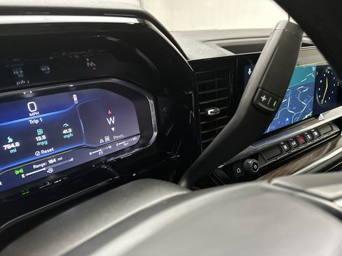 Used 2025 Chevrolet Silverado 2500 LT w/ Convenience Package image 40