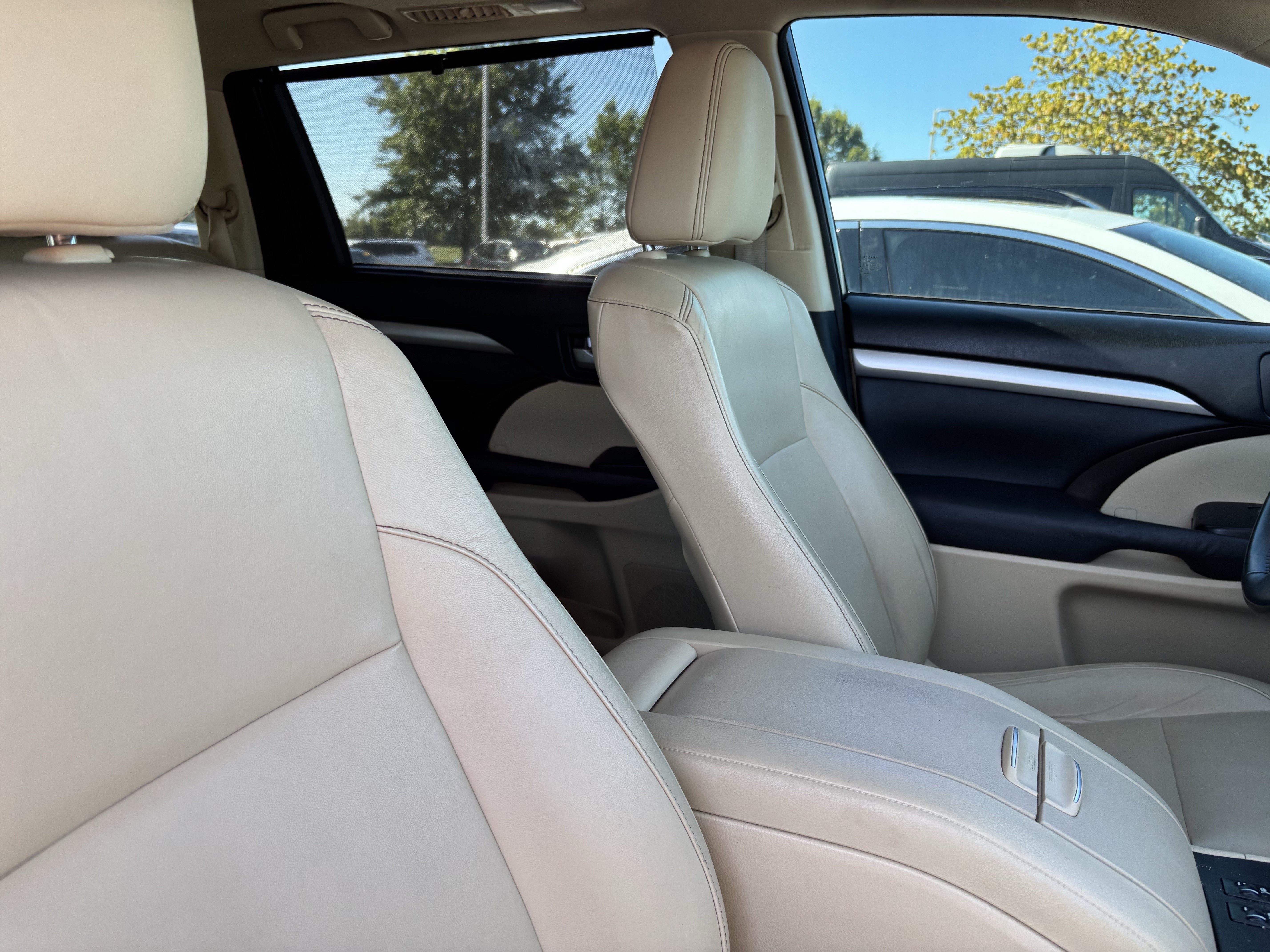 Used 2015 Toyota Highlander XLE FWD image 34