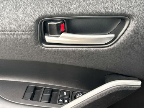 Certified 2023 Toyota Corolla Cross XLE image 25