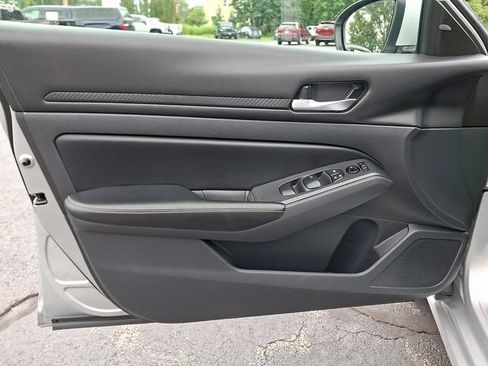 Used 2024 Nissan Altima 2.5 SV w/ SV Premium Package FWD image 13