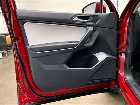 Used 2019 Volkswagen Tiguan SE w/ Panoramic Sunroof Package image 25