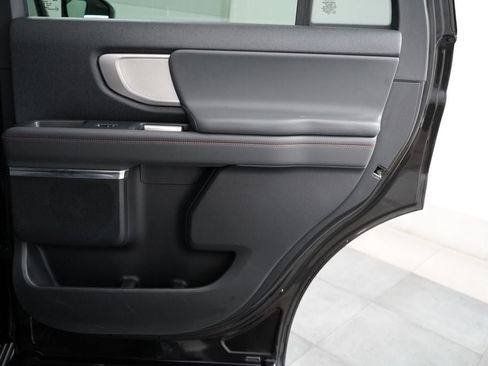 Used 2025 Ford Expedition Active AWD/4WD image 27