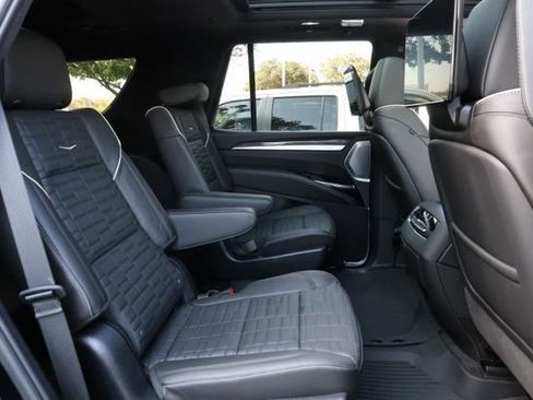 Certified 2025 Cadillac Escalade V w/ LPO, ONYX Package image 32