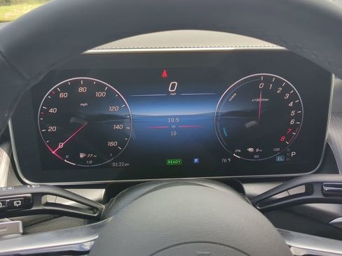 Used 2025 Mercedes-Benz GLC 350e 4MATIC image 15