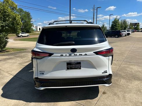 Used 2023 Toyota Sienna XSE FWD image 33