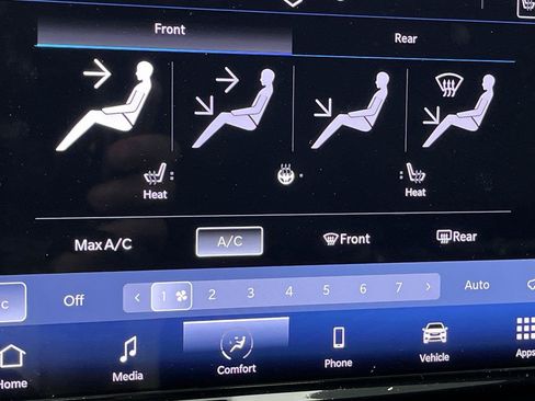 Used 2024 Chrysler Pacifica Touring-L FWD image 22