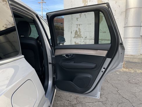 Used 2025 Volvo XC90 B6 Plus image 16