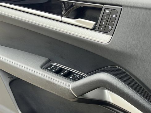 Certified 2026 Porsche Cayenne E-Hybrid AWD/4WD image 34