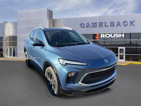 Used 2024 Buick Encore GX Sport Touring image 3