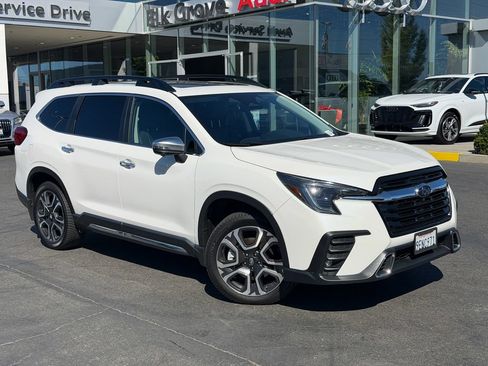 Used 2023 Subaru Ascent Touring AWD/4WD image 2
