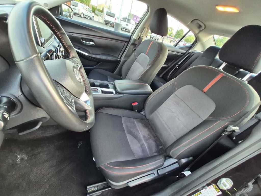 Used 2025 Nissan Sentra SR w/ Midnight Edition FWD image 11