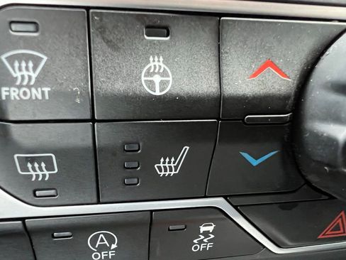 Used 2023 Jeep Gladiator Rubicon w/ Cold Weather Group AWD/4WD image 45