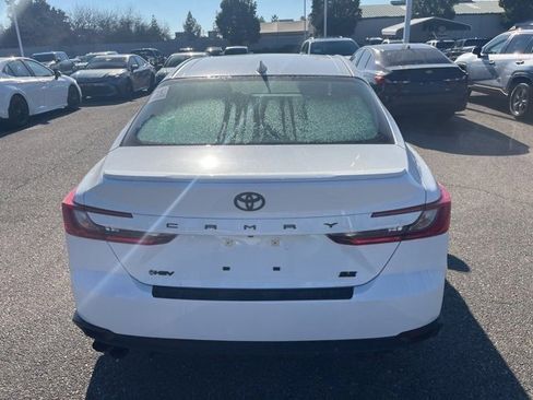 Used 2025 Toyota Camry SE image 6