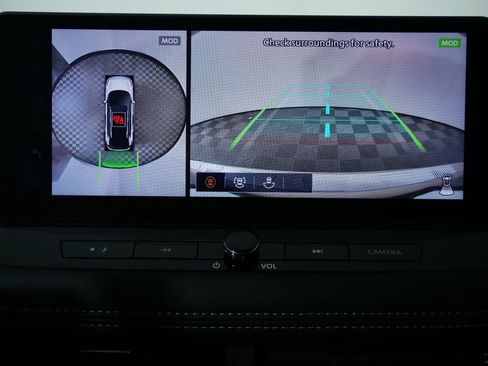 Used 2025 Nissan Rogue Platinum image 27