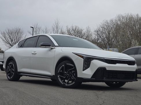 Used 2025 Kia K4 GT-Line image 2