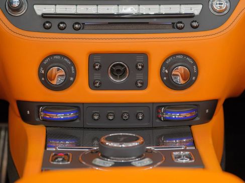 Used 2018 Rolls-Royce Dawn image 38