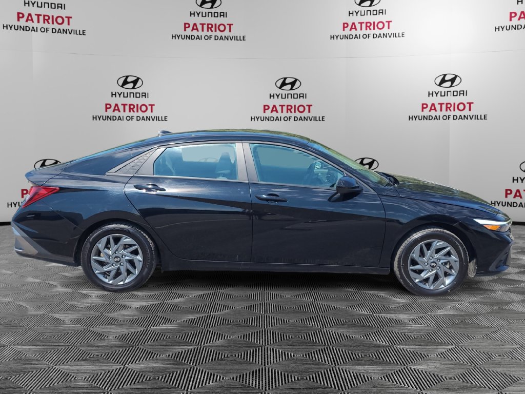Used 2024 Hyundai Elantra SEL FWD image 2