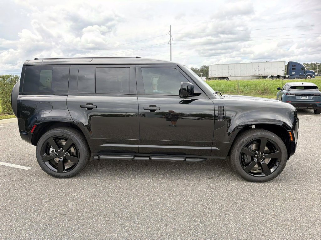 New 2026 Land Rover Defender 110 X-Dynamic SE AWD/4WD image 6