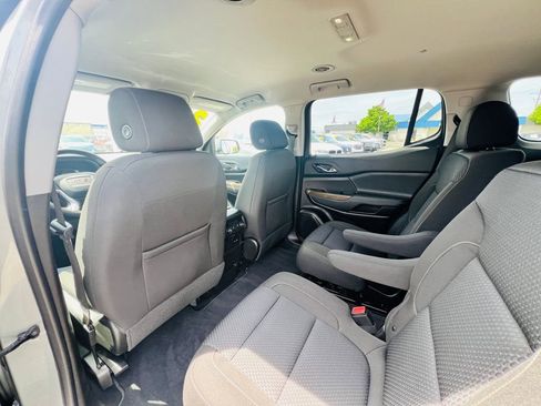 Used 2023 GMC Acadia SLE w/ Driver Convenience Package FWD image 30
