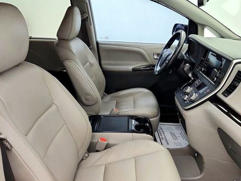 Used 2020 Toyota Sienna XLE Premium AWD/4WD image 26