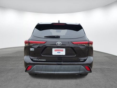 Used 2022 Toyota Highlander XLE image 5