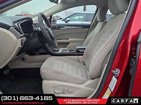 Used 2017 Ford Fusion SE w/ Fusion SE Technology Package image 14