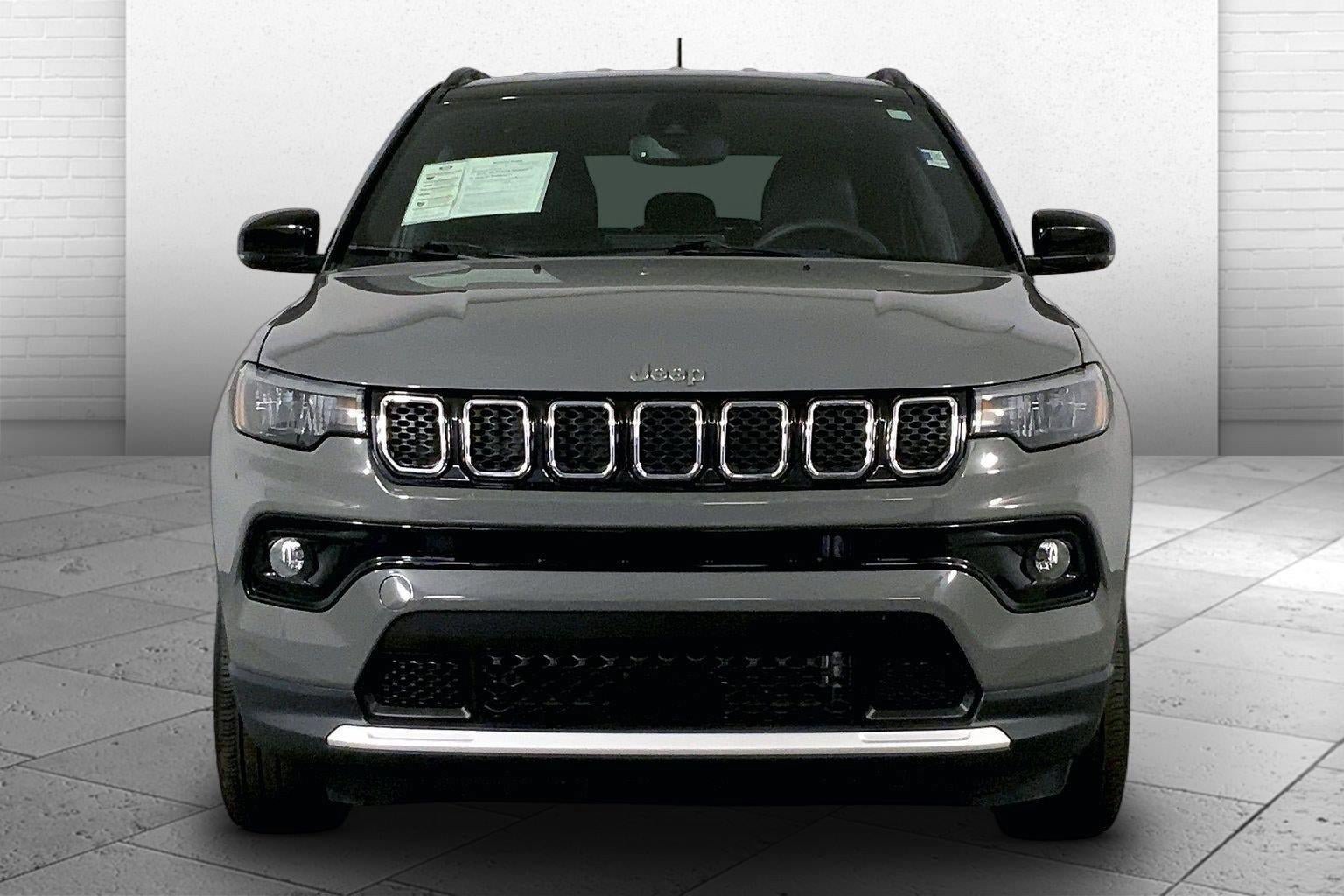 Used 2023 Jeep Compass Limited AWD/4WD image 2