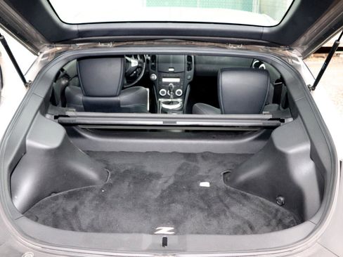 Used 2010 Nissan 370Z Touring image 6