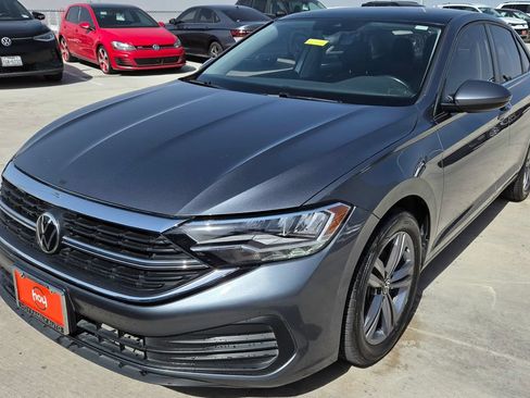 Used 2023 Volkswagen Jetta SE FWD image 3