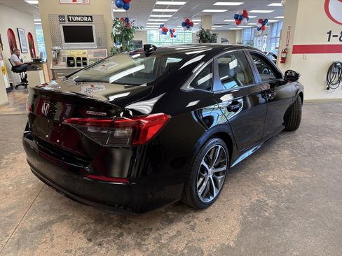 Used 2022 Honda Civic Touring image 11