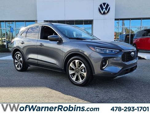 Used 2023 Ford Escape Platinum image 1