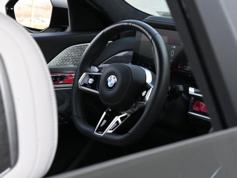 Certified 2024 BMW 760i xDrive w/ Executive Package image 22