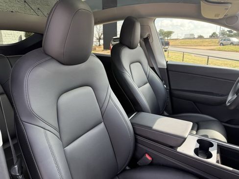 Used 2021 Tesla Model Y Long Range image 28