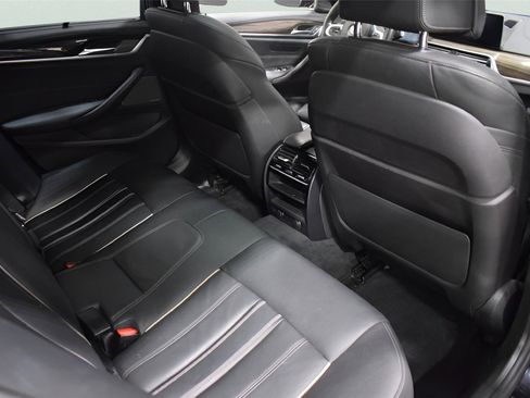Used 2019 BMW M550i xDrive w/ Premium Package 2 AWD/4WD image 11