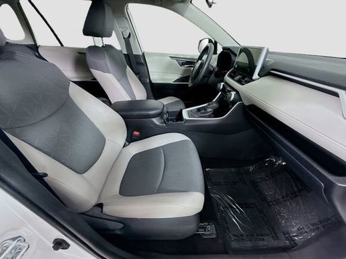 Certified 2025 Toyota RAV4 XLE FWD image 28