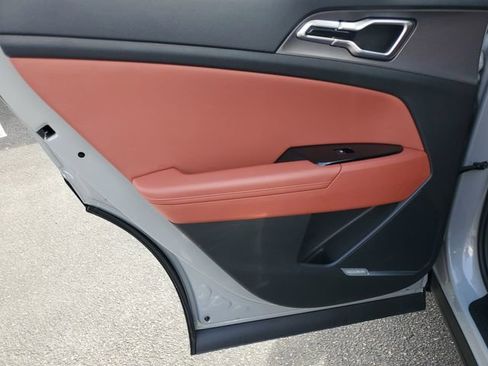 Used 2025 Kia Sportage SX image 24